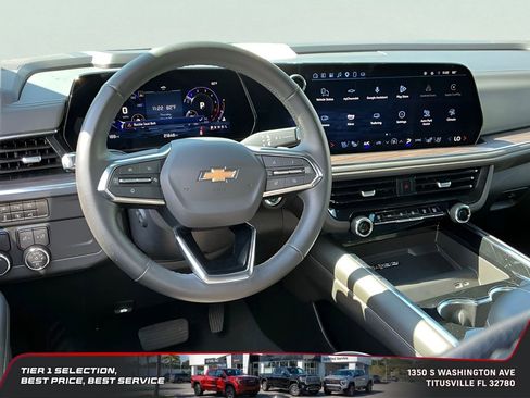 Used 2025 Chevrolet Suburban Premier RWD image 31