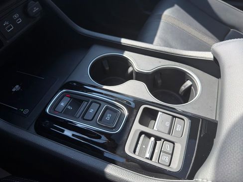 Certified 2025 Honda Pilot Touring image 37