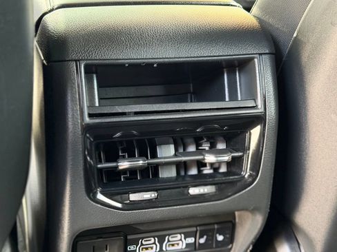 Used 2024 Jeep Grand Cherokee Limited 4xe AWD/4WD image 8