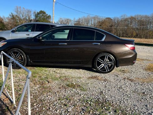 Used 2016 Honda Accord Touring image 2