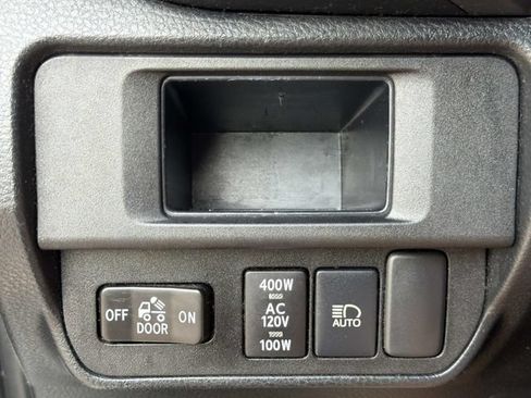 Used 2019 Toyota Tacoma TRD Off-Road AWD/4WD image 18