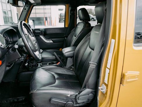 Used 2014 Jeep Wrangler Unlimited Rubicon image 14