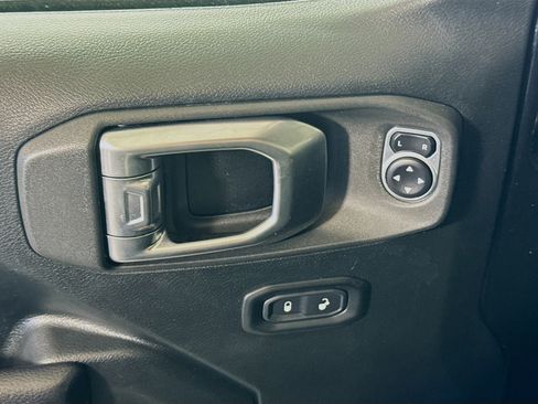 Used 2019 Jeep Wrangler Unlimited Sport S image 24