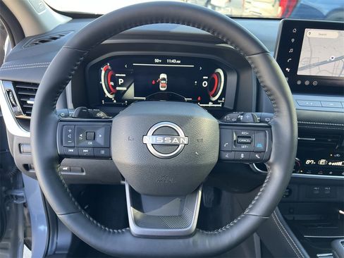 Certified 2025 Nissan Rogue Platinum w/ Tech Package image 10