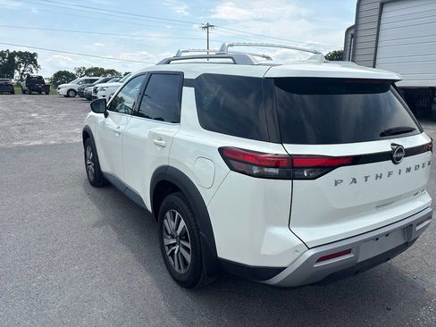 Used 2023 Nissan Pathfinder SL AWD/4WD image 7