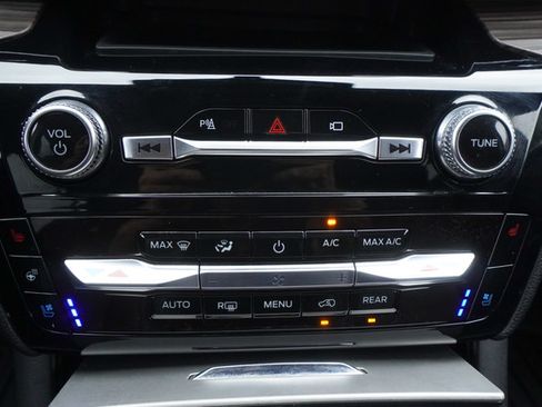 Used 2022 Ford Explorer Limited w/ Equipment Group 301A RWD image 20