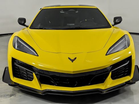 Used 2025 Chevrolet Corvette Z06 w/ Z07 Performance Package RWD image 5