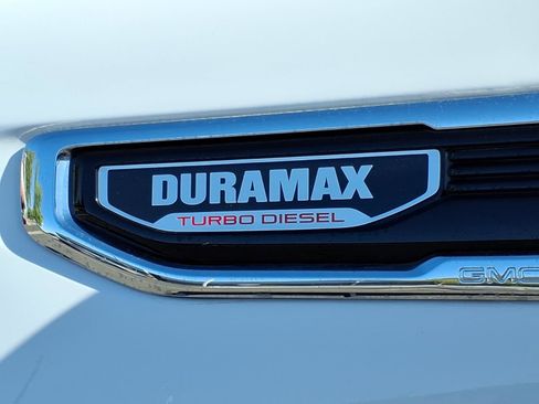 Used 2023 GMC Sierra 1500 SLT w/ X31 Off-Road Package AWD/4WD image 13