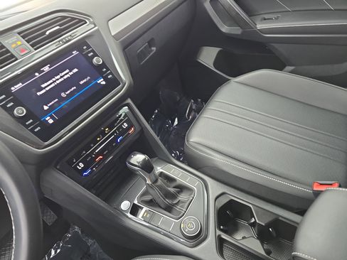 Certified 2022 Volkswagen Tiguan SE image 24