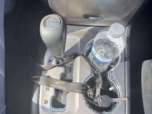 Used 2012 Jeep Grand Cherokee Laredo w/ Laredo E Group image 20