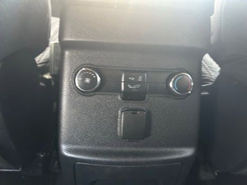 Used 2017 Ford Explorer XLT AWD/4WD image 18