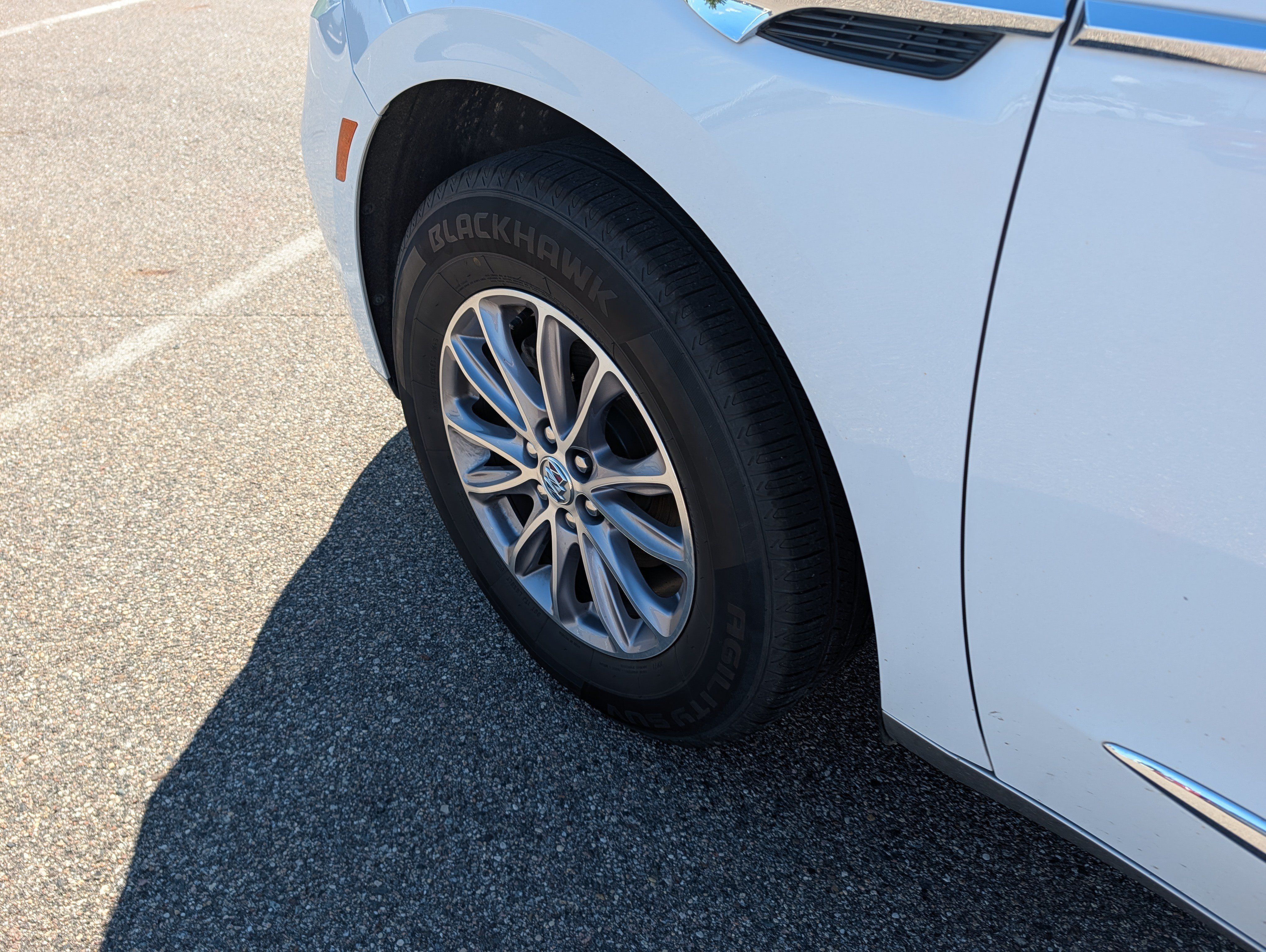 Used 2023 Buick Enclave Essence AWD/4WD image 6