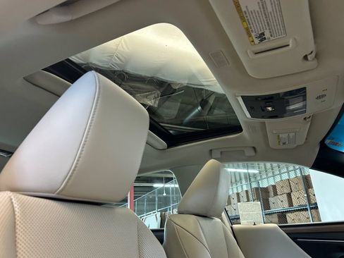 Certified 2025 Lexus ES 300h w/ Premium Package FWD image 16