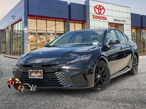 Used 2025 Toyota Camry LE FWD image 2