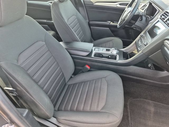 Used 2020 Ford Fusion SE FWD image 15