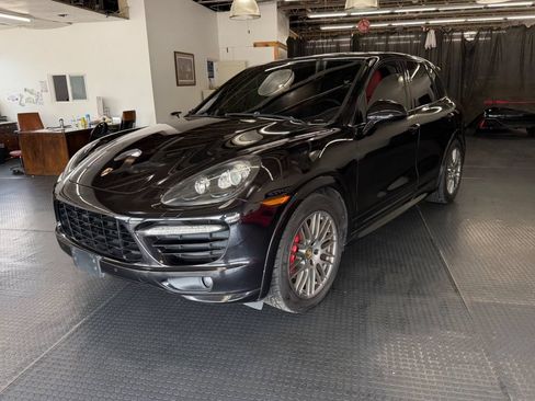 Used 2014 Porsche Cayenne GTS AWD/4WD image 4