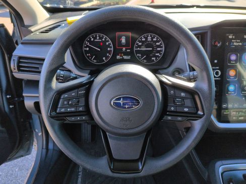 Used 2025 Subaru Crosstrek 2.0i Premium image 18