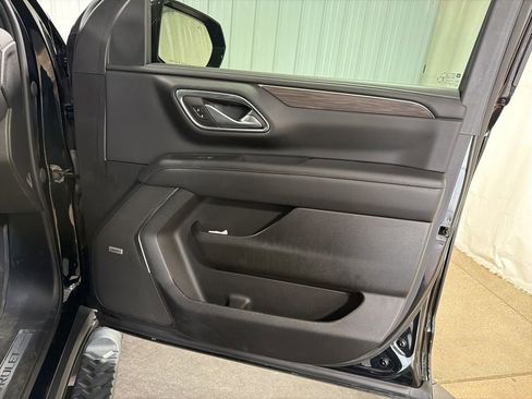 Certified 2022 Chevrolet Tahoe Z71 w/ Luxury Package AWD/4WD image 19