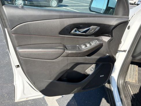 Used 2022 Chevrolet Traverse RS AWD/4WD image 3