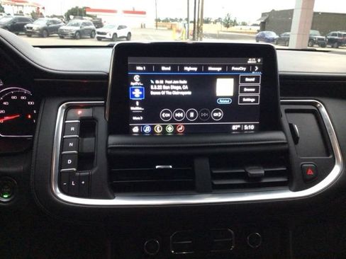 Used 2021 Chevrolet Suburban Z71 AWD/4WD image 11