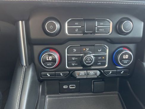 Used 2024 Chevrolet Tahoe Z71 w/ Luxury Package image 18