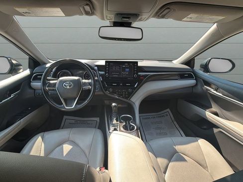 Used 2021 Toyota Camry XLE FWD image 9
