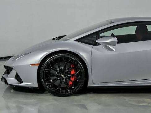 Used 2020 Lamborghini Huracan EVO image 7