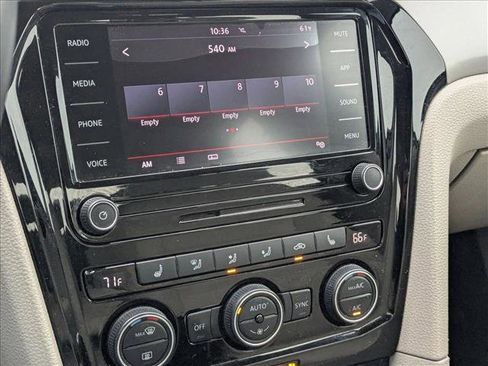 Used 2021 Volkswagen Passat 2.0T SE w/ Luggage Net & Mats Package image 13