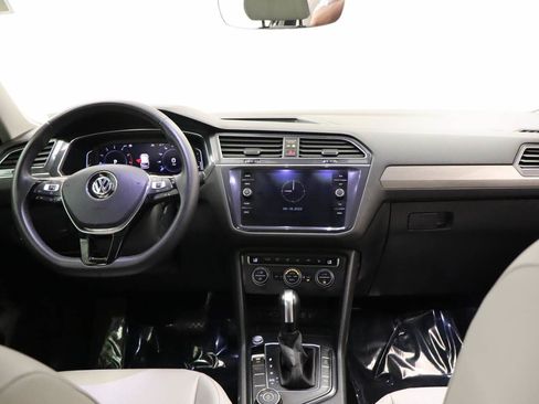 Used 2020 Volkswagen Tiguan SEL AWD/4WD image 13