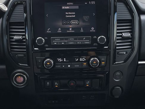 Used 2024 Nissan Titan SV w/ SV Convenience Package image 17