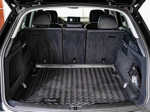 Certified 2025 Audi Q5 2.0T Premium w/ Convenience Plus Package image 17