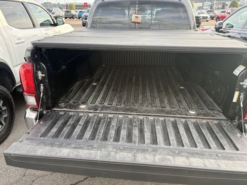 Used 2023 Toyota Tacoma SR5 AWD/4WD image 7
