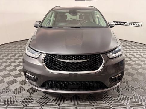 Used 2023 Chrysler Pacifica Limited FWD image 9