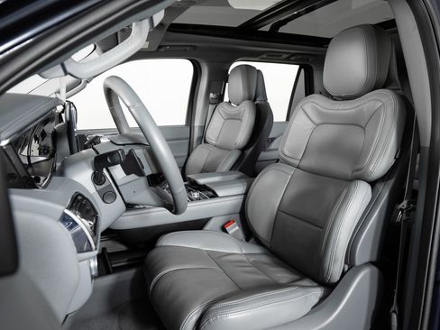 Used 2021 Lincoln Navigator Reserve w/ Cargo Convenience Package image 15