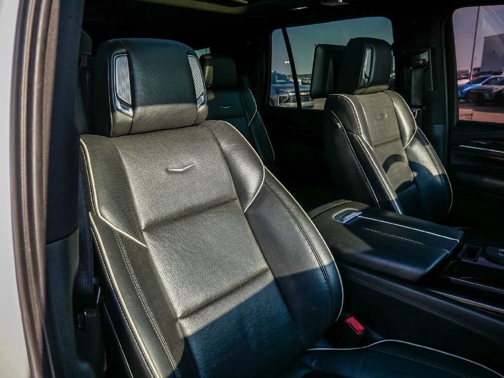 Used 2021 Cadillac Escalade Sport w/ Driver Assist Tech Package AWD/4WD image 18