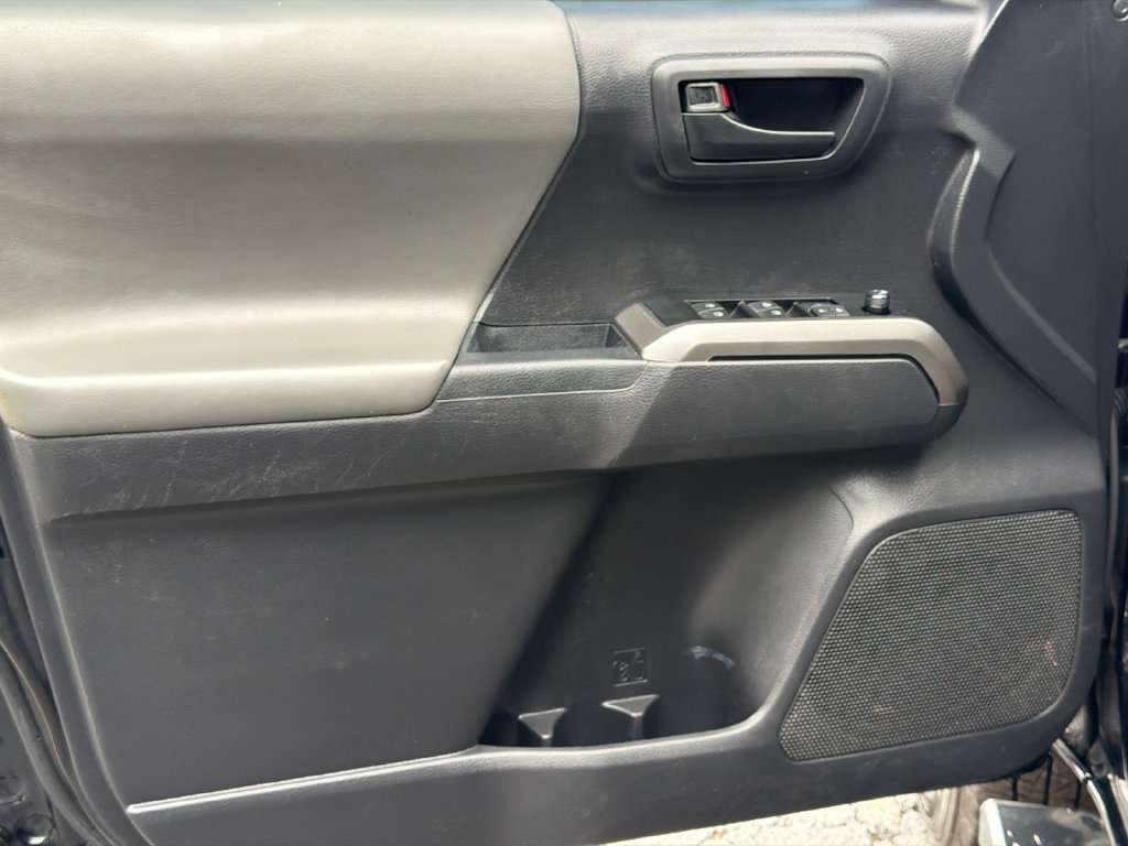 Used 2022 Toyota Tacoma SR5 w/ Technology Package RWD image 12