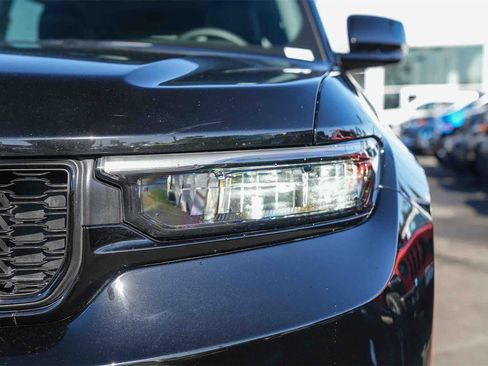 Used 2023 Jeep Grand Cherokee L Limited w/ Black Appearance Package image 8