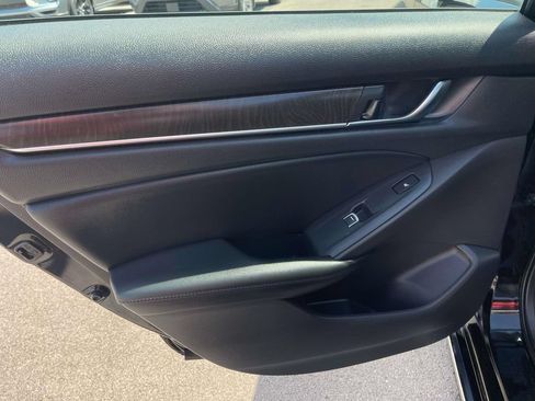 Used 2022 Honda Accord Touring image 25