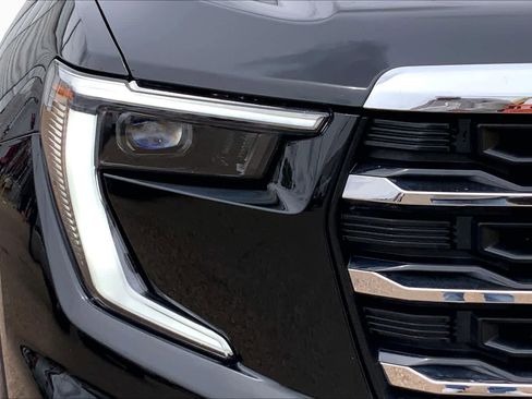 Used 2025 GMC Acadia Elevation FWD image 28