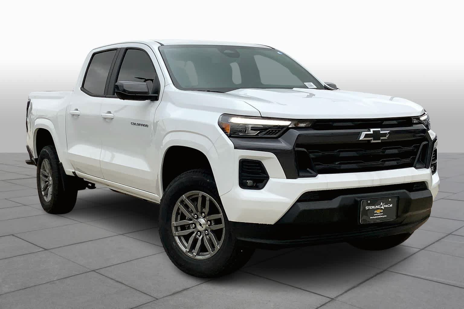 Used 2024 Chevrolet Colorado LT w/ LT Convenience Package III RWD image 3