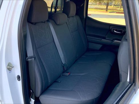 Used 2016 Toyota Tacoma TRD Sport w/ Towing Package image 19