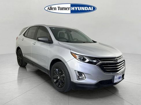 Used 2020 Chevrolet Equinox LS FWD image 2
