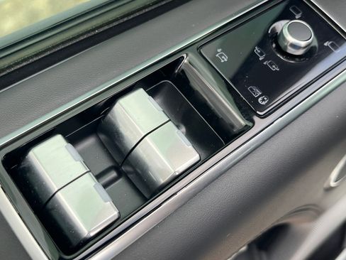 Used 2021 Land Rover Range Rover Autobiography Fifty Edition image 33