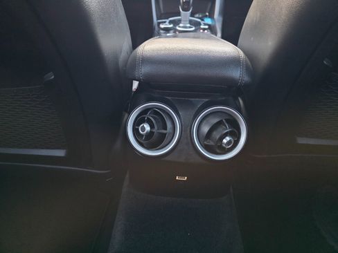 Used 2018 Alfa Romeo Giulia AWD image 21