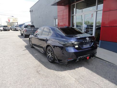 Used 2021 Toyota Camry SE FWD image 3