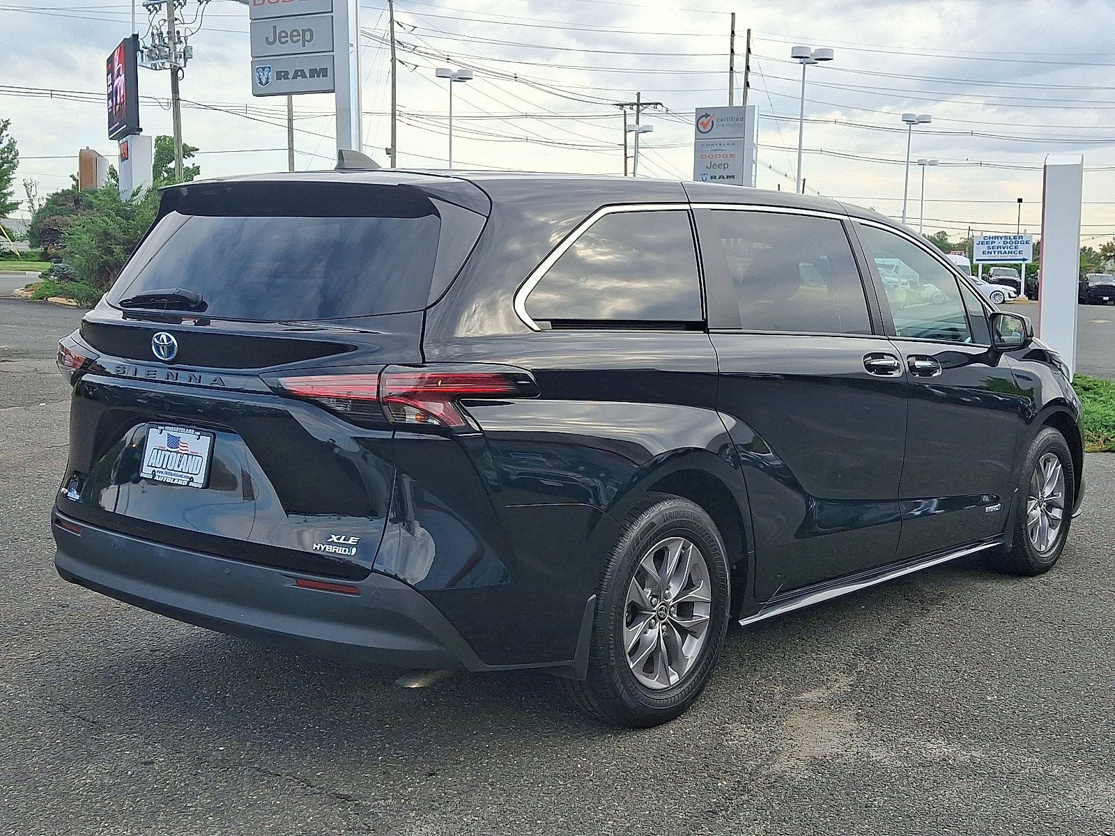 Used 2021 Toyota Sienna XLE AWD/4WD image 7