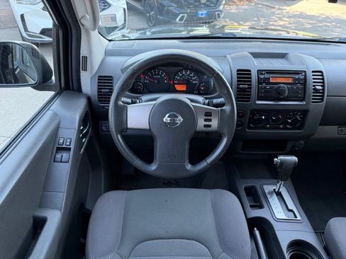 Used 2009 Nissan Frontier SE w/ Power Pkg RWD image 2