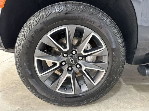 Used 2024 Chevrolet Tahoe Z71 w/ Luxury Package AWD/4WD image 34