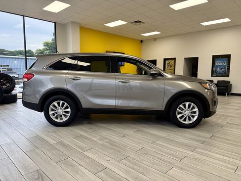 Used 2018 Kia Sorento L FWD image 5