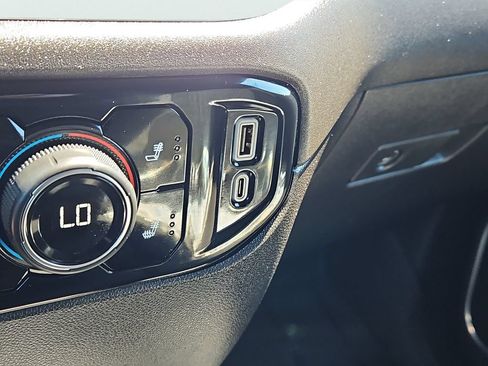 Used 2025 Chevrolet Silverado 1500 LT AWD/4WD image 18